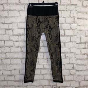 Fabletics Green & Black set!